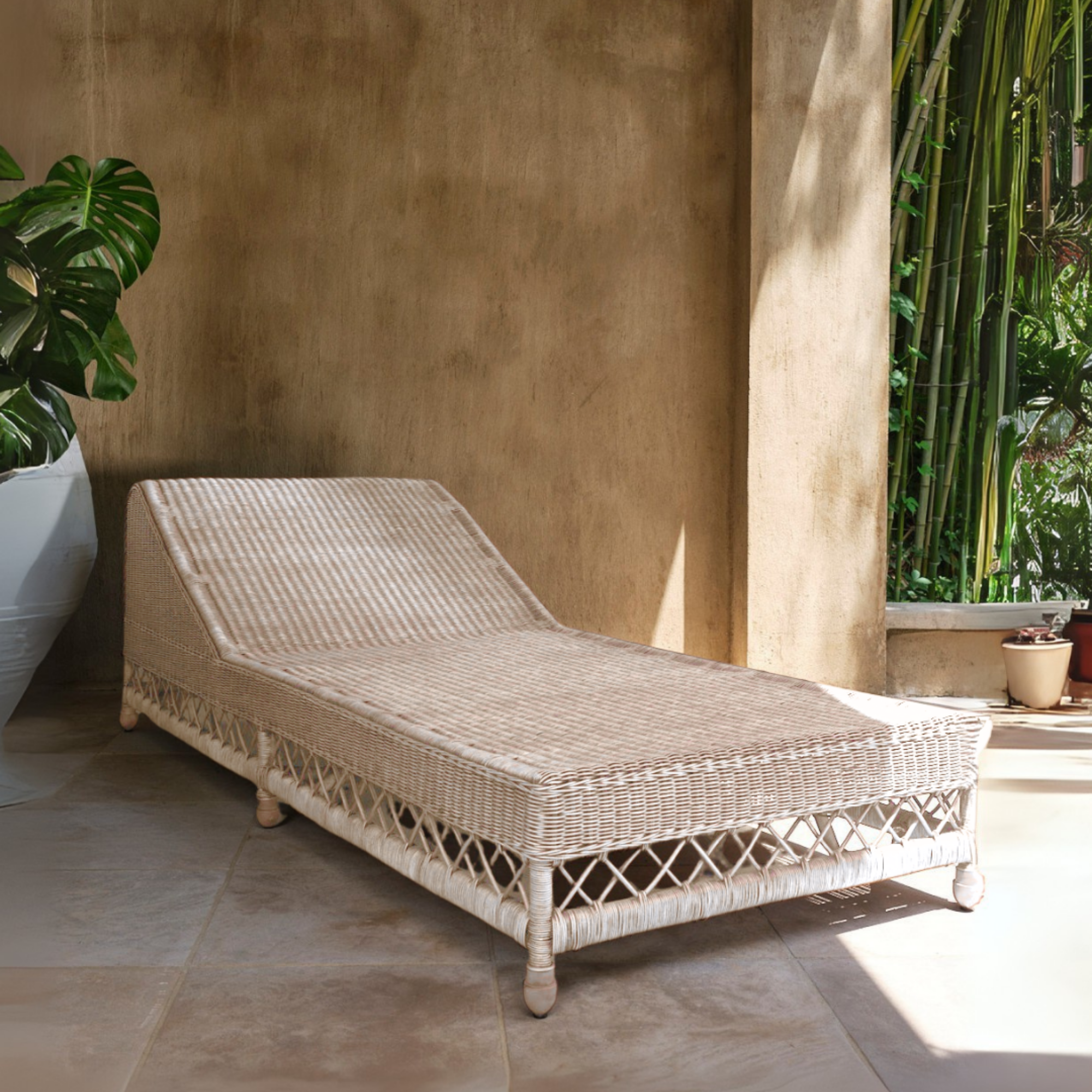Realm August Daybed
