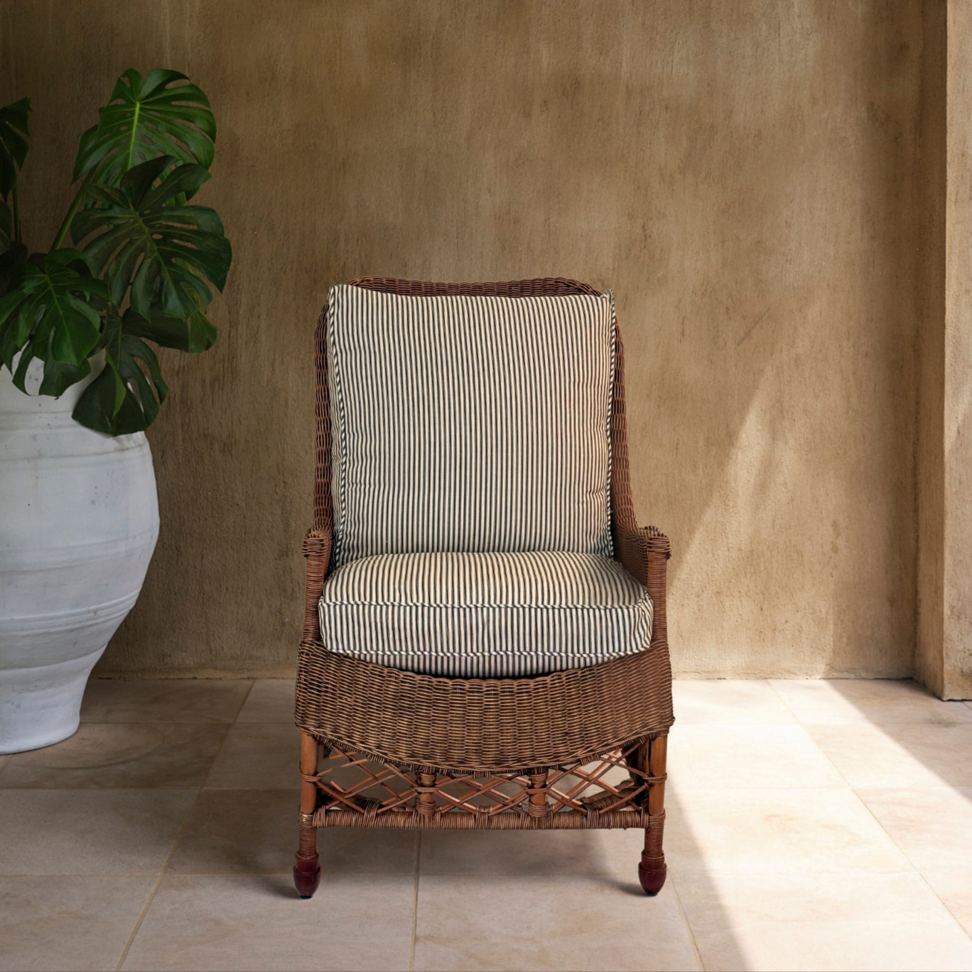 Realm August Lounge Chair